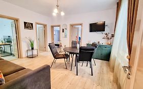 Kyd House Studiouri si apartamente la 100 de m de plaja Debarcader